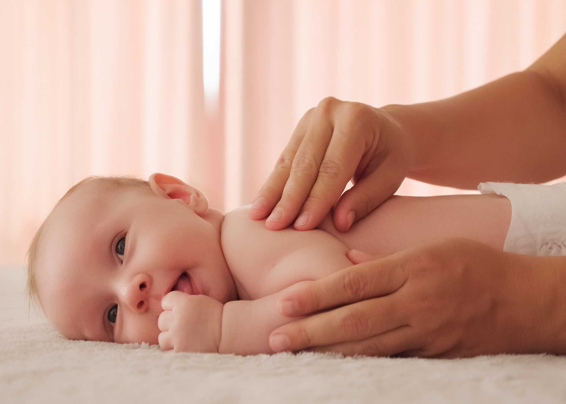 Massaggio del neonato Immagine del servizio Massaggio del neonato